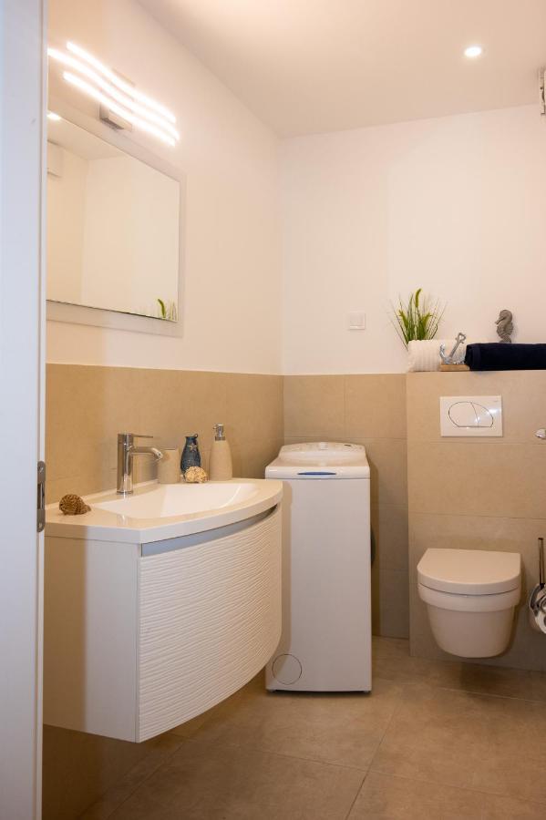 Paradise On The Beach Apartments Bibinje Exterior foto